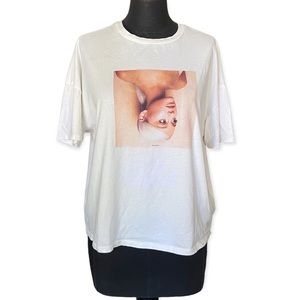 Ariana Grande Sweetener Top T-Shirt Short Sleeve Cream Size Medium
